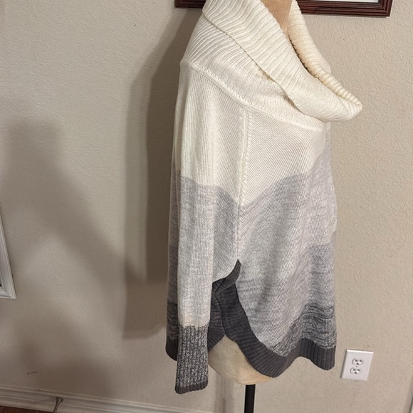 Sweater - Picture 2 of 6